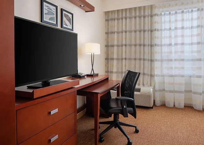 Courtyard By Marriott Houston Kingwood