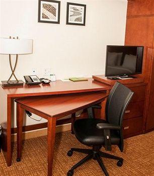 Courtyard By Marriott Houston Kingwood Hotel