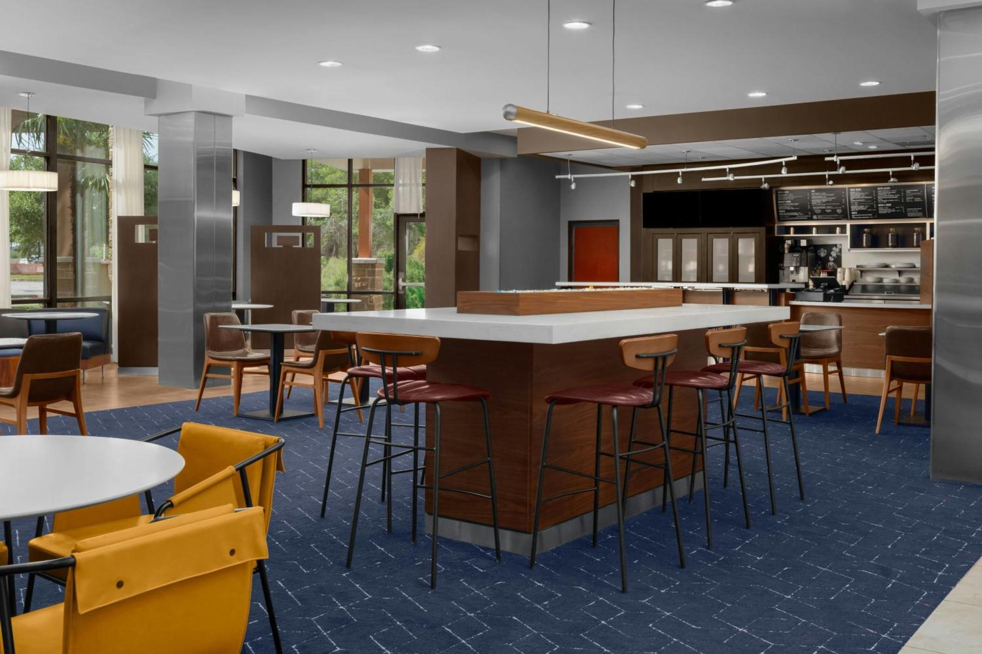 Courtyard By Marriott Houston Kingwood Hotel