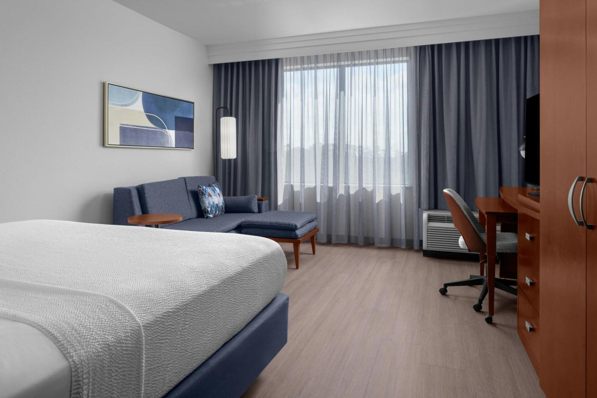 Courtyard By Marriott Houston Kingwood Hotel 3*