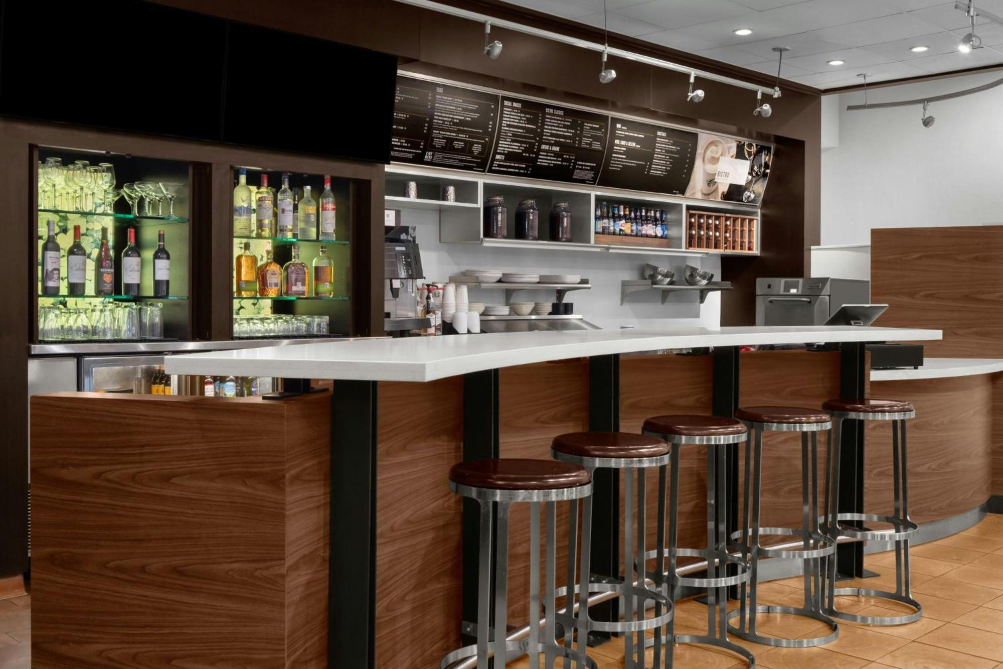 Courtyard By Marriott Houston Kingwood 3*