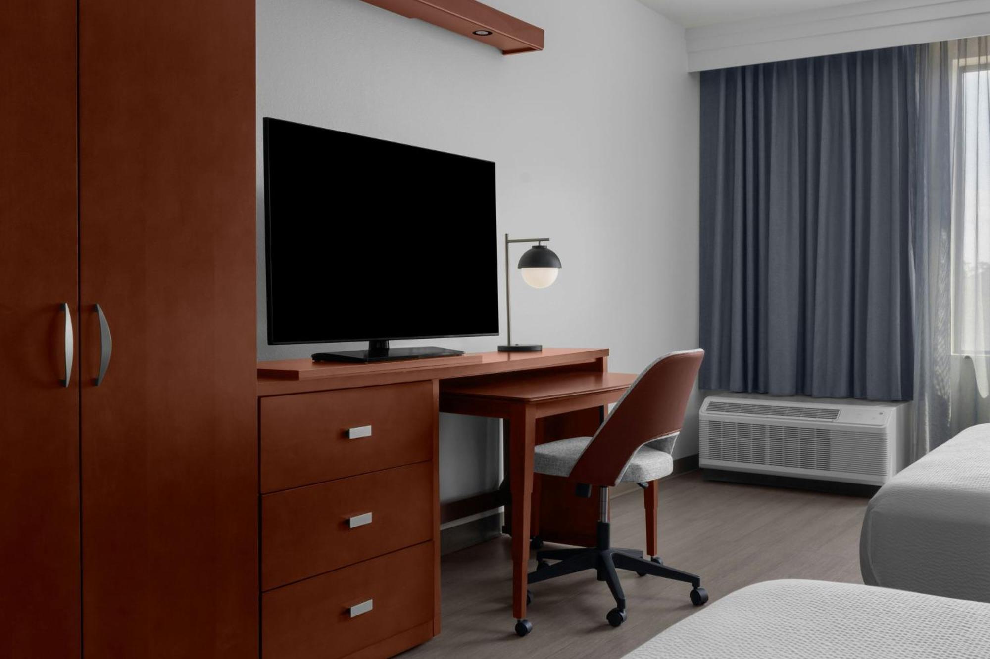 Courtyard By Marriott Houston Kingwood Hotel
