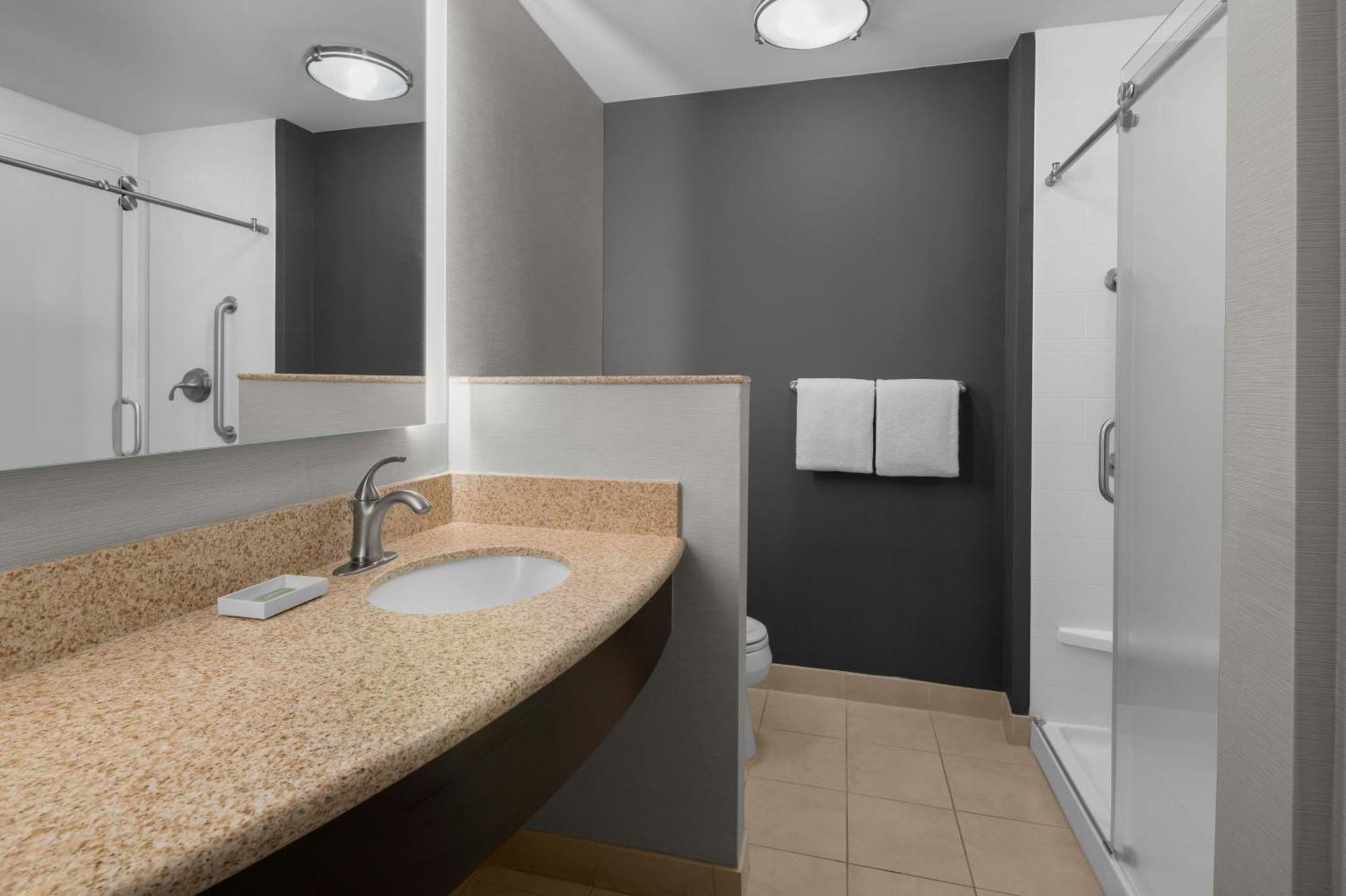 Courtyard By Marriott Houston Kingwood