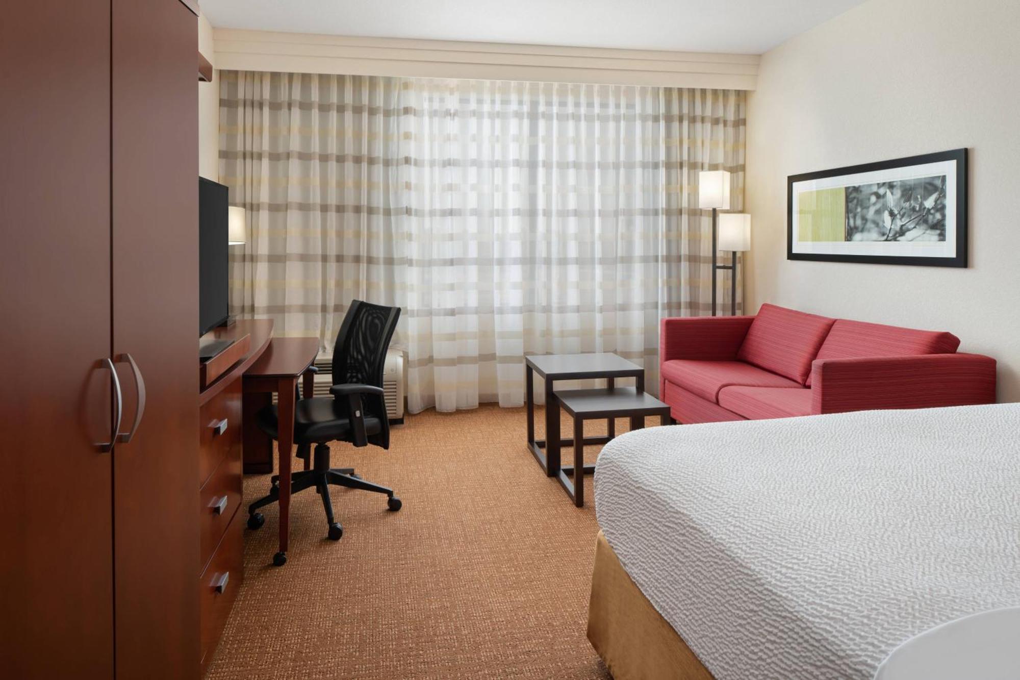 Courtyard By Marriott Houston Kingwood