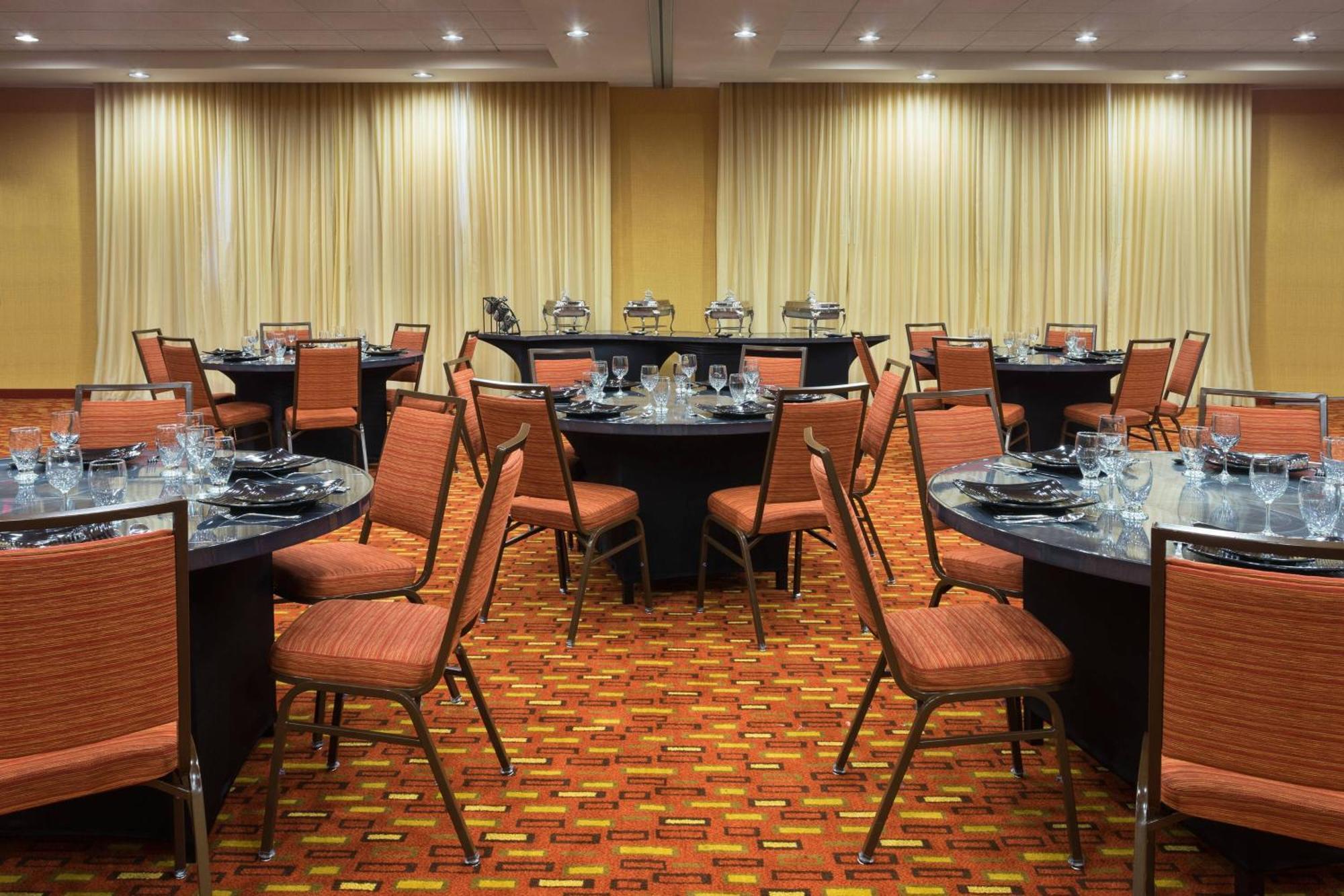 Courtyard By Marriott Houston Kingwood Hotel
